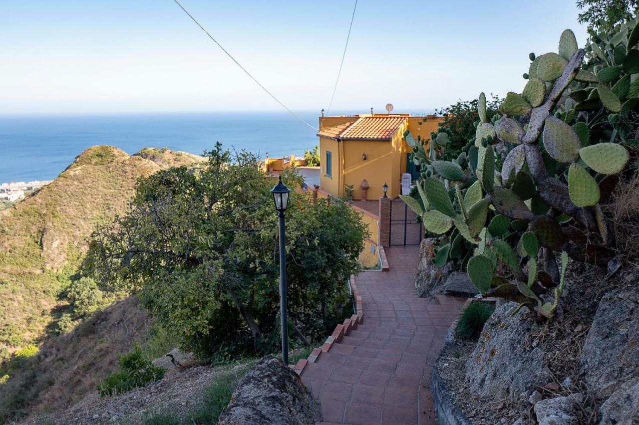 Marachia Apartment Savoca Bagian luar foto