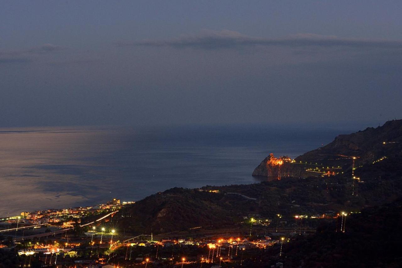 Marachia Apartment Savoca Bagian luar foto